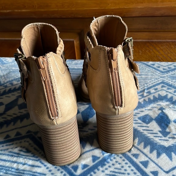 Open toe booties - Picture 4 of 4